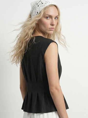 Top di HYPEDROP in nero