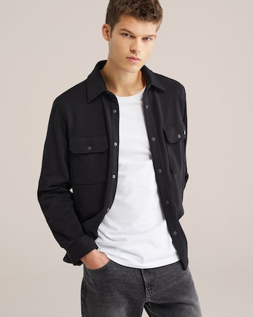 Geacă de primăvară-toamnă de la WE Fashion pe negru: față