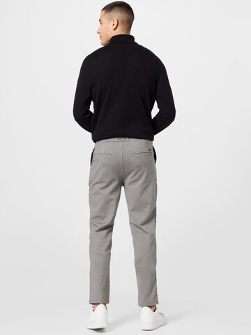 Tapered Pantaloni con piega frontale di BLEND in grigio