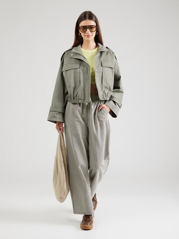 Abercrombie & Fitch Демисезонная куртка в Зеленый