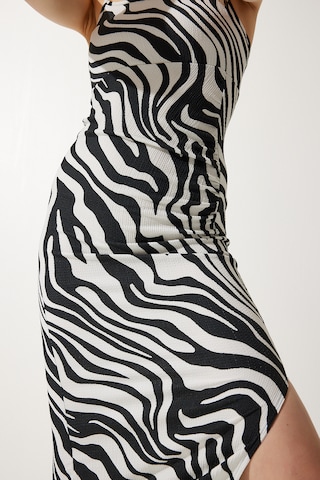 Happiness İstanbul Kleid in Schwarz