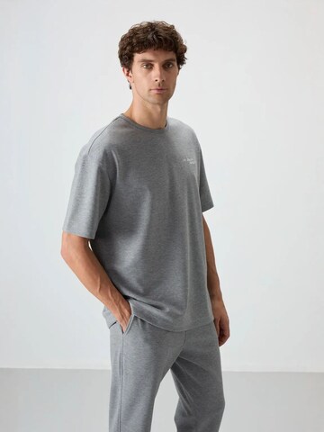 Tommy Life - Fato de desporto em cinzento