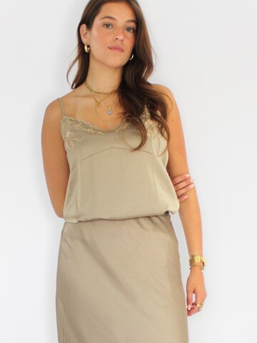 Honnête Atelier Top 'Arya' in Bruin: voorkant