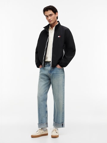 Tommy Jeans Välikausitakki 'ESSENTIAL' värissä musta