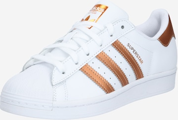 ADIDAS ORIGINALS حذاء رياضي بلا رقبة 'Superstar' بـ أبيض: الأمام