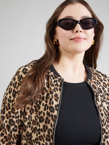 Vero Moda Curve - Chaqueta de entretiempo en marrón