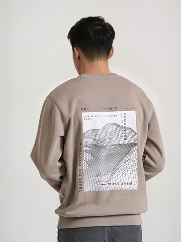 Sweat-shirt Funky Buddha en gris : devant