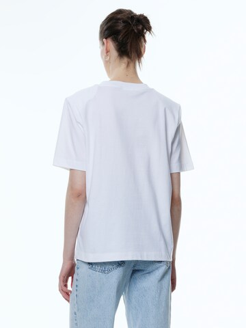 EDITED T-shirt 'Mele' i vit: framsida