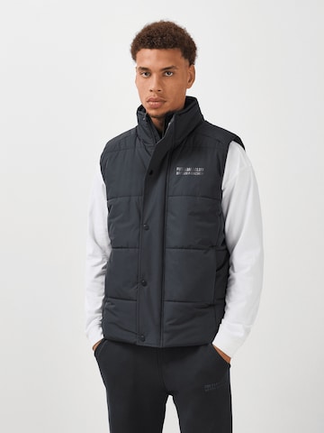 FC BAYERN MÜNCHEN Vest in Black