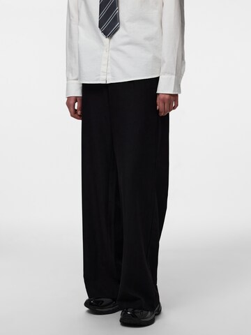 Wide leg Pantaloni 'PCBosella' di PIECES in nero: frontale