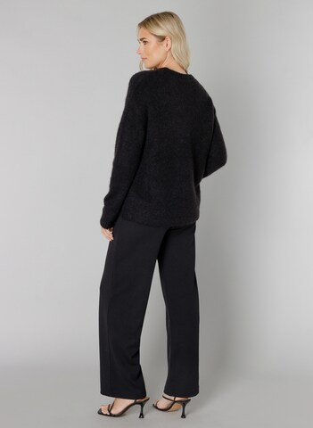 BASE LEVEL Pullover in Schwarz
