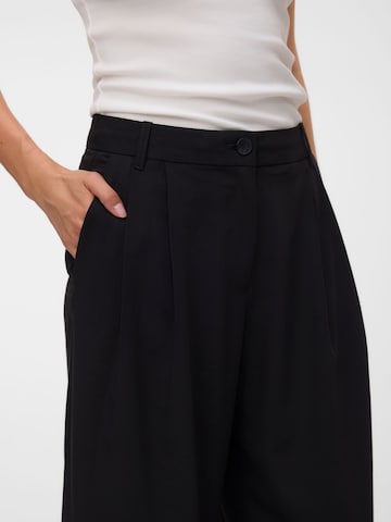 Wide Leg Pantalon à pince 'VMStella' VERO MODA en noir