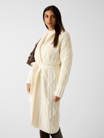 GUESS Knit Cardigan in White: front