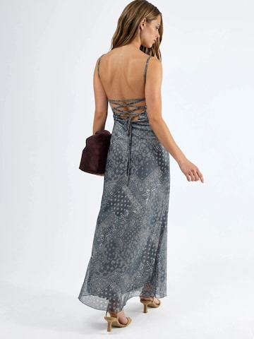 Hiccup - Vestido em cinzento