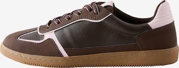 NextNiske tenisice - smeđa boja: prednji dio