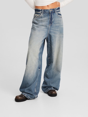 Wide leg Jeans di Bershka in blu: frontale