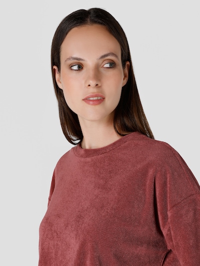 Colin's T-shirt en rouge foncé, Vue avec produit