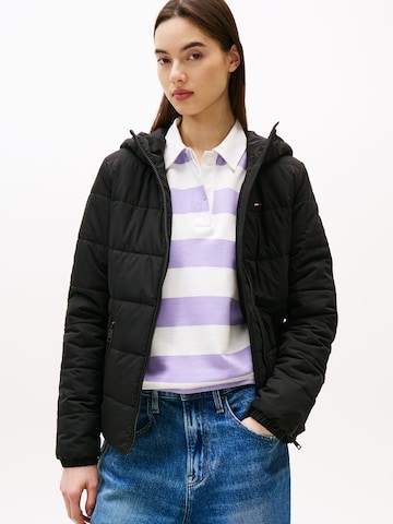 Tommy Jeans Преходно яке в черно: отпред