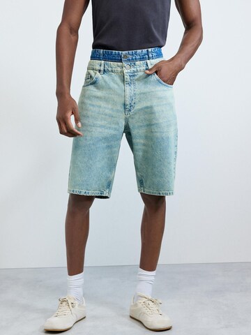 Desigual - Regular Calças de ganga 'Bermuda' em azul: frente