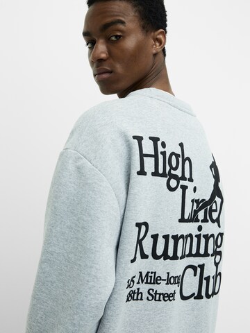 Pull&Bear Sweatshirt in Grau