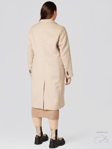 Guido Maria Kretschmer Curvy Between-Seasons Coat in Beige