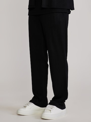 SikSilk Regular Sports trousers in Black: front