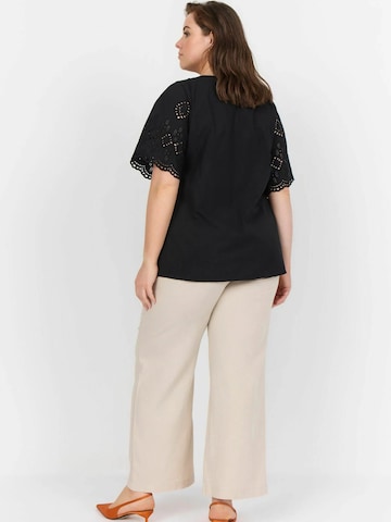 Wasabi Concept Pusero 'Fay' värissä musta