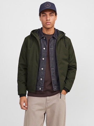 JACK & JONES Преходно яке 'JCOFUSION' в зелено: отпред