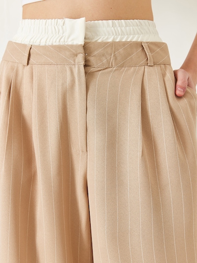 Bianco Lucci Pleat-Front Pants in Beige / White, Item view