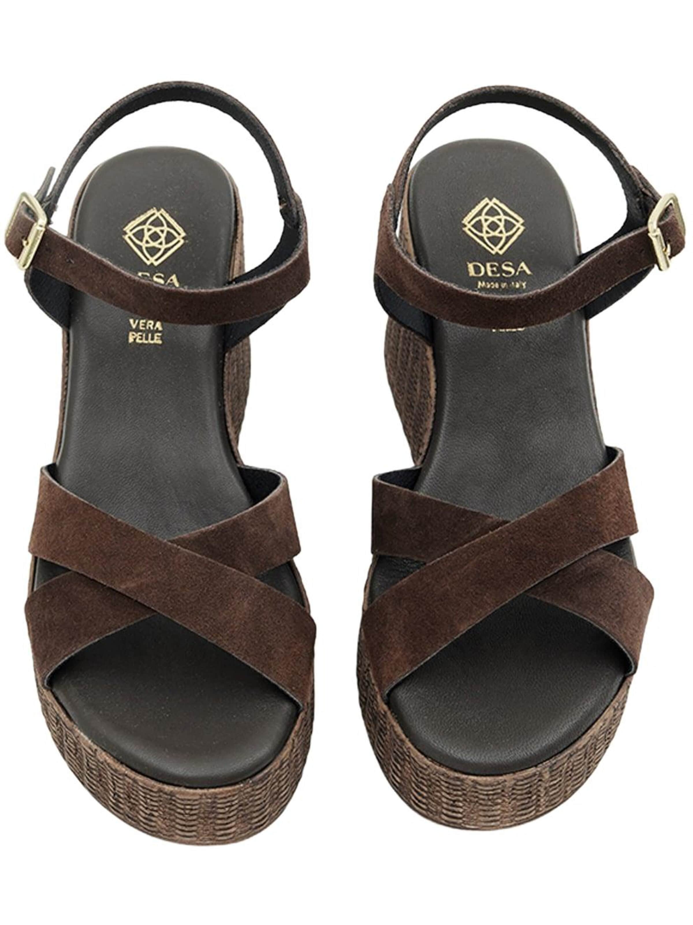 Desa - Sandalias de dedo 'DESA Damen-Wildledersandalen mit Keilabsatz und Metallschnalle' en marrón