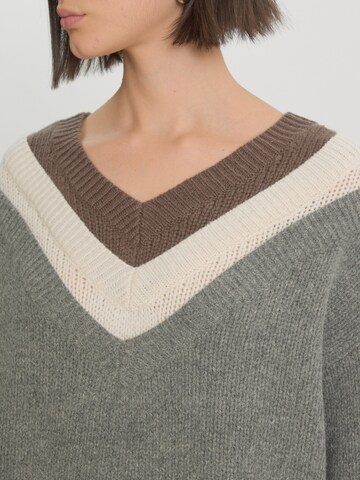 EDITED Sweater 'Nika' in Grey