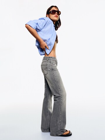 Bootcut Jean Bershka en gris
