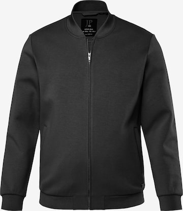 JP1880 Sweatjacke in Schwarz: Vorderseite