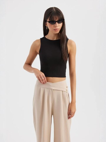 Hiccup Top in Zwart: voorkant