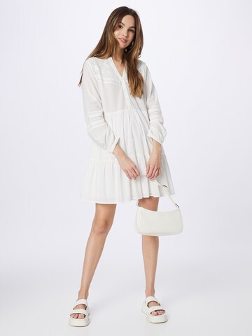 Robe-chemise 'Caren' ABOUT YOU en blanc