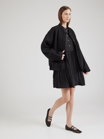 Robe-chemise 'Nessa' PIECES en noir