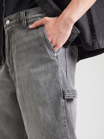 HOLLISTER Loosefit Jeans i grå