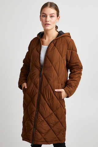 Oxmo Between-Seasons Coat 'Stanca' in Brown: front