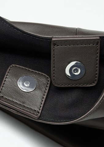 COMMA Shoulder bag in Brown