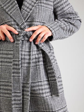 Vero Moda Curve Between-seasons coat 'VMCLuck' in Grey