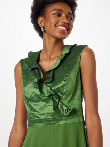 Rochie de la Vera Mont pe verde