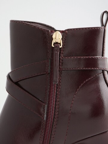 Lipsy Stiefelette in Lila