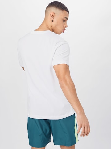 Coupe regular T-Shirt fonctionnel NIKE en blanc