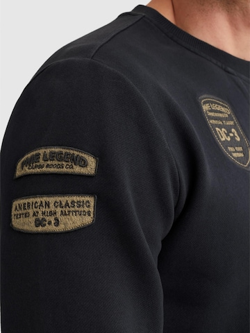 Felpa 'Sweatshirt with badges and garment-dye wash' di PME Legend in blu