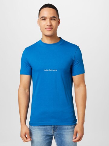 Tricou de la Calvin Klein Jeans pe albastru: față