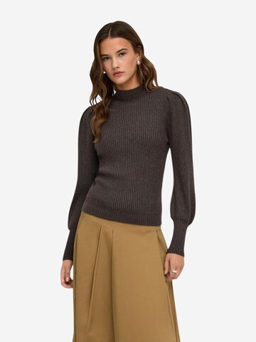 Pullover '15232494' di ONLY in marrone