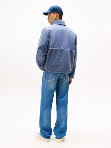 Tommy Jeans Φθινοπωρινό και ανοιξιάτικο μπουφάν σε μπλε