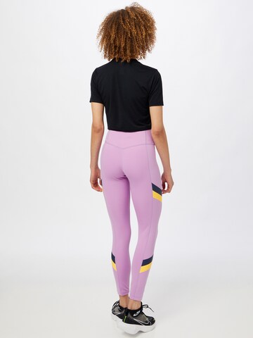 NIKE Skinny Spodnie sportowe 'One' w kolorze fioletowy