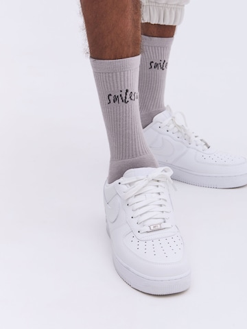 Chaussettes 'Aras' Smiles en gris : devant