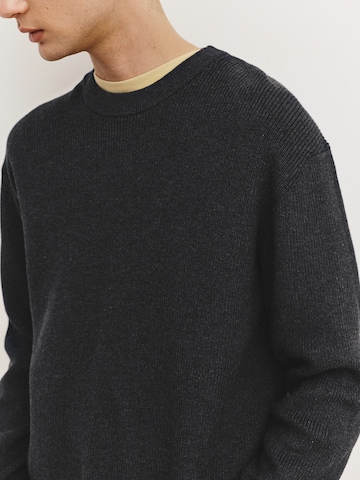 Pull&Bear Pulover | črna barva